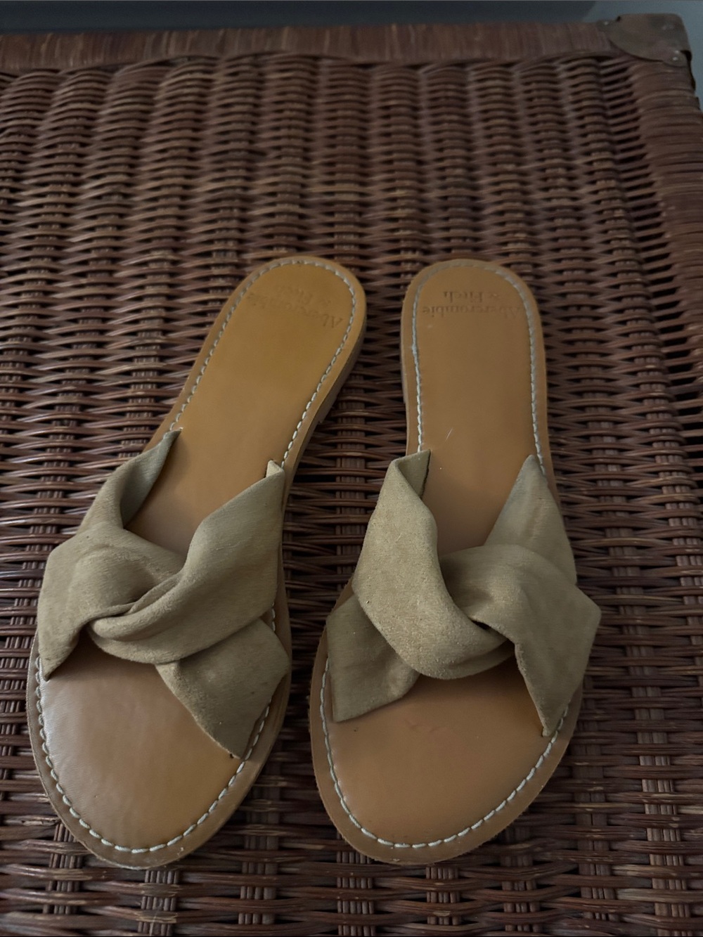 Abercrombie & Fitch Olive-Tan Knotted Suede Slide Sandals